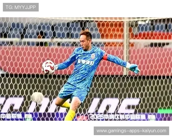 长春亚泰多次制造禁区混战，险些形成破门